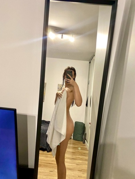 selfie v zrcadle dokonale nahá obrázek