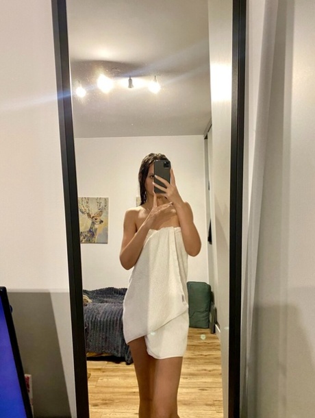 amateur selfie art naked image