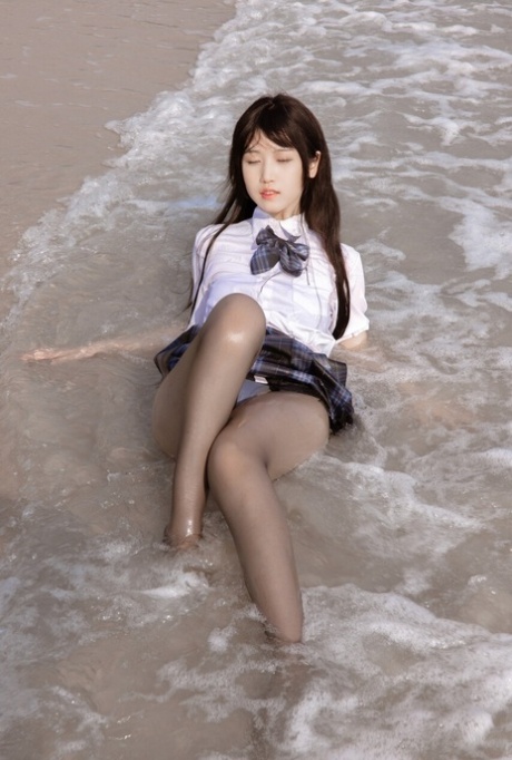 petite asian hot naked pictures