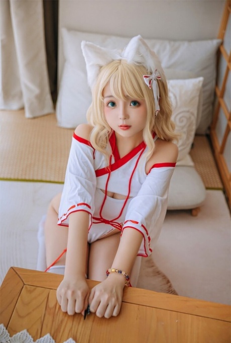 pretty asian free naked photo