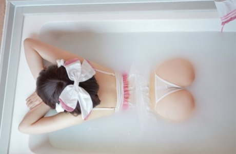 小柄な ホット裸 画像