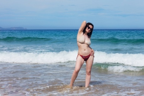 petite amie aux gros seins parfait érotique photo