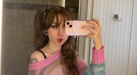 teen selfie hot nude images