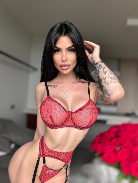 tatuaje de tetas grandes perfecto caliente foto