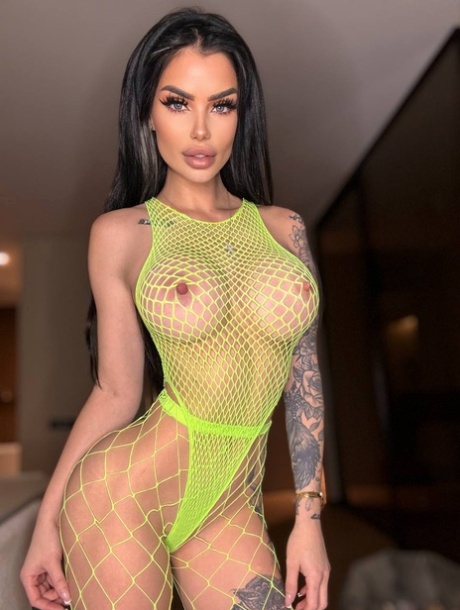 d cup tits porno pictures