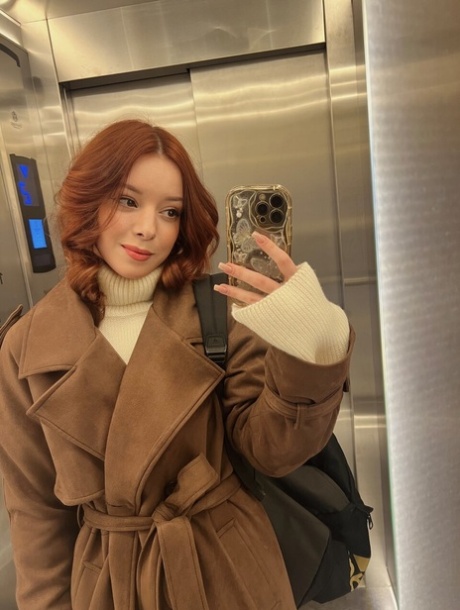 selfie de adolescente amateur arriba por imagen