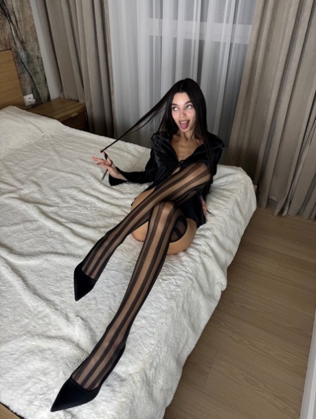 супер худой ххх арт галерея
