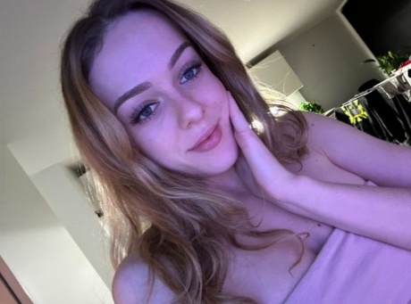 amateur selfie free pictures