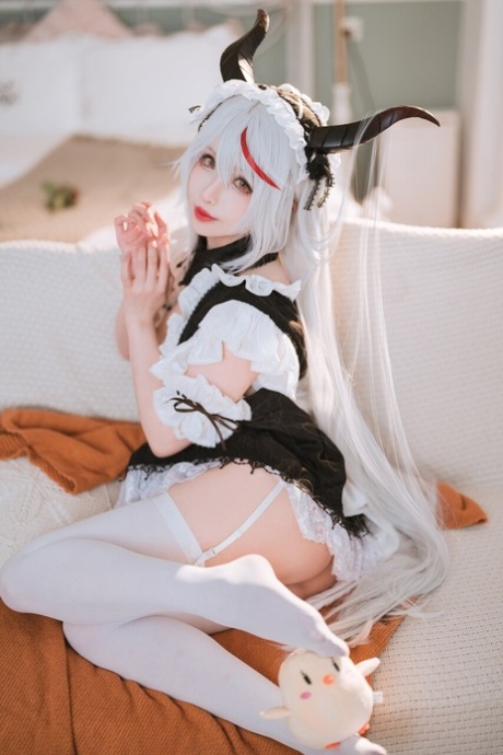 亚洲女佣 藝術色情 圖片