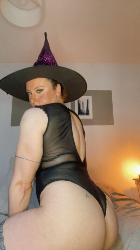 chubby slut naked photo