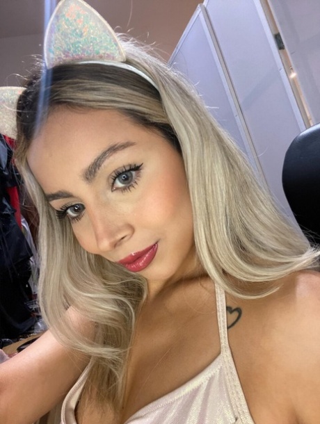 selfie de tetas pequeñas sexy xxx archivo