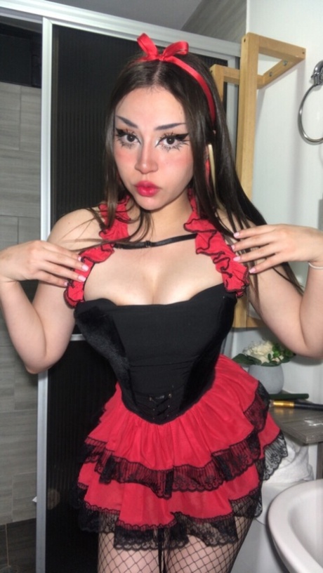 křivky kotě sexy erotika obrázek