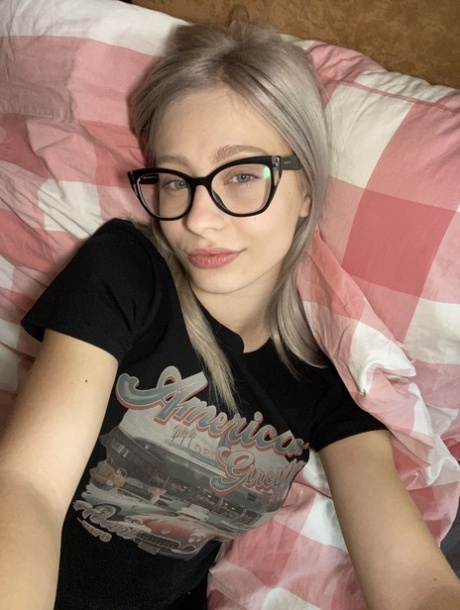 petite blonde hot sexy picture