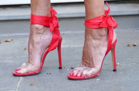 mature high heels nude pics