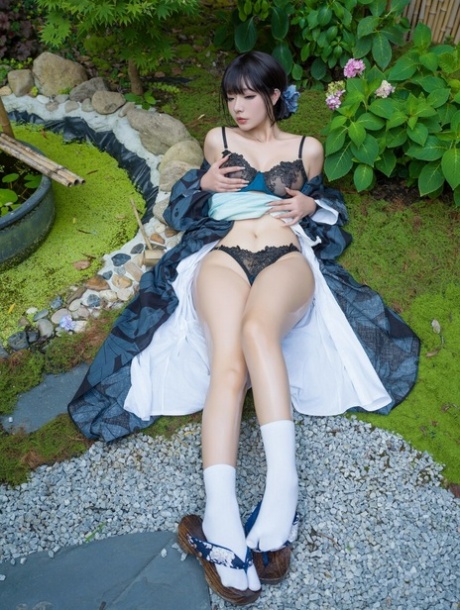 japansk ensam naken foto