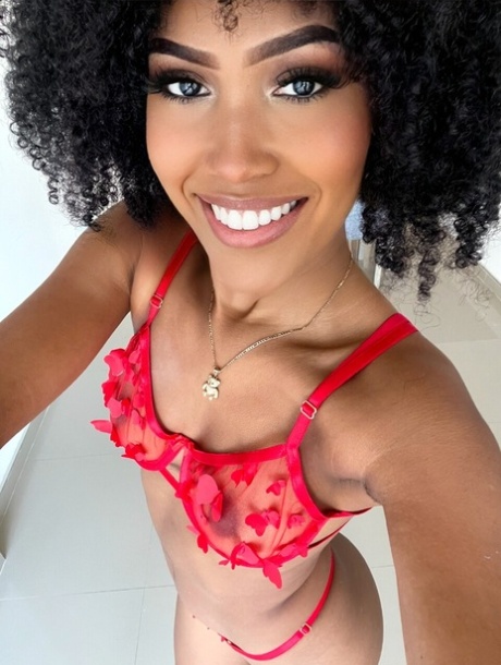 ebony model pretty photos