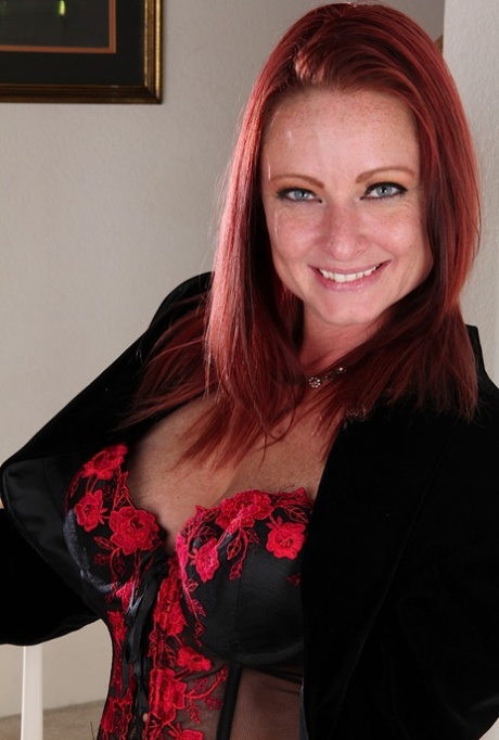 Sandi Lymm model top gallery