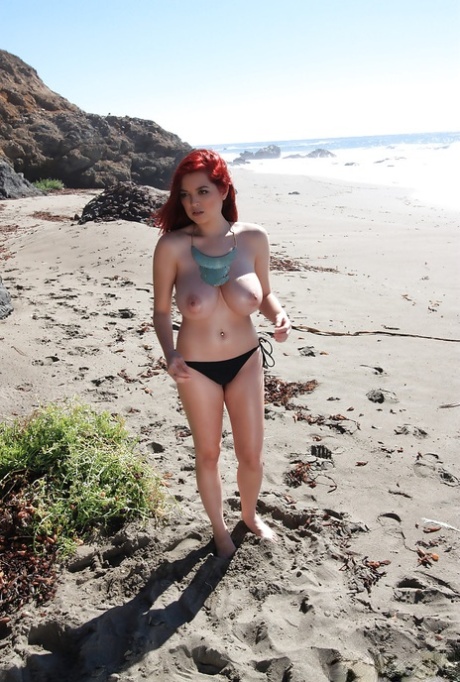 Tessa Fowler sexy star image
