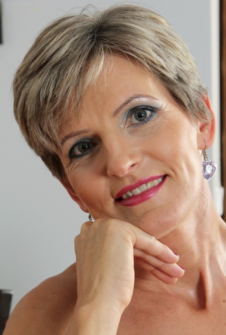 plus de 60 ans nus images