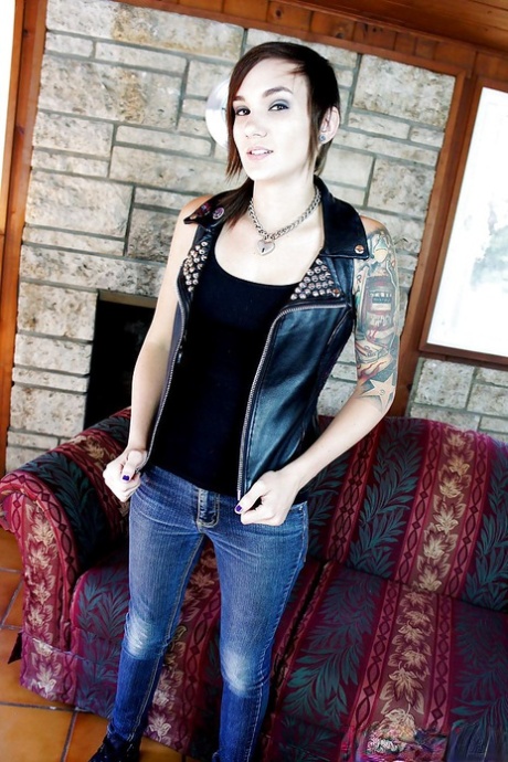 Nikki Hearts exclusive star images