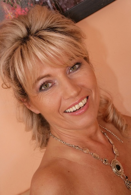 Janet Darling top actress pictures