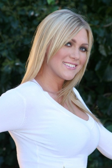 Loni Sanders star hot photos