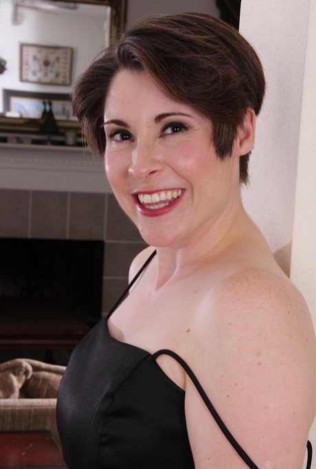 short hair mature xxx photo
