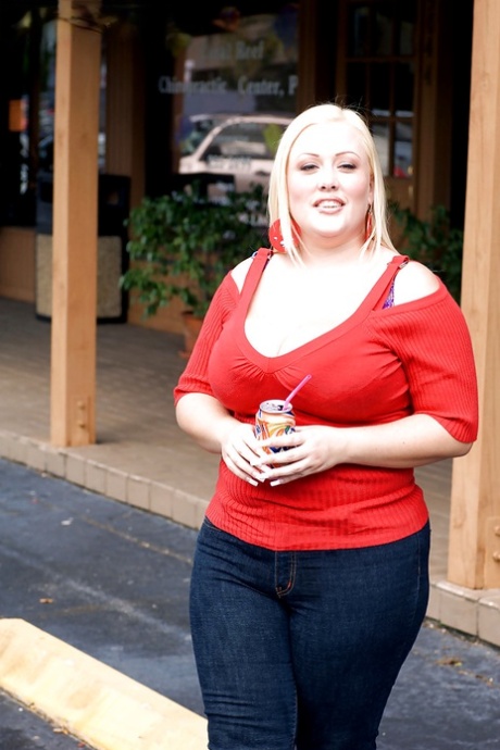 chubby outdoor hot porn pictures