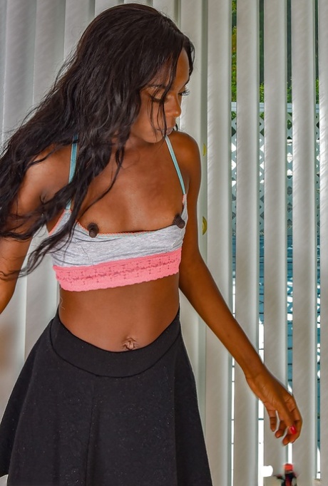 ebony nipples free nude photos