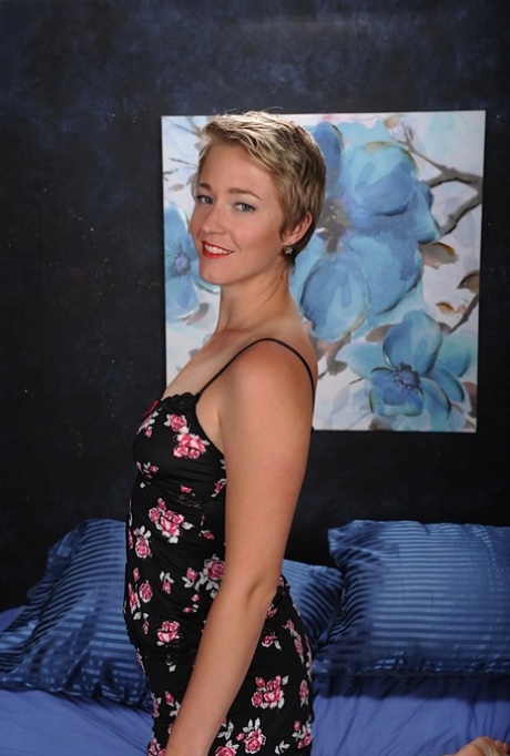 Liz Sophia hd actress img