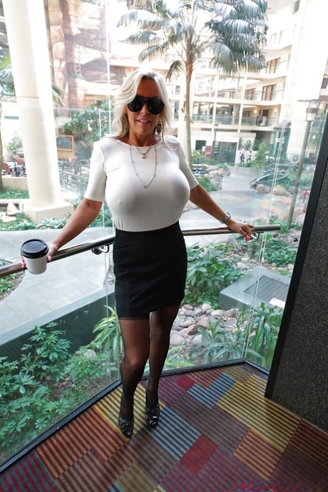 mature big boobs erotic pic