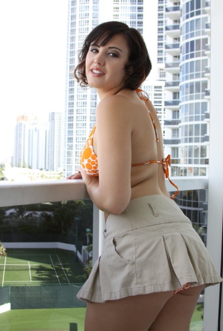 Brooke Lee beautiful actress img
