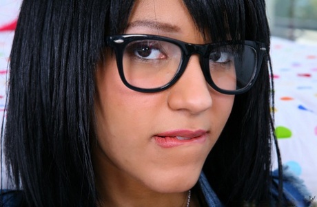 Tess Morgan model hot pic