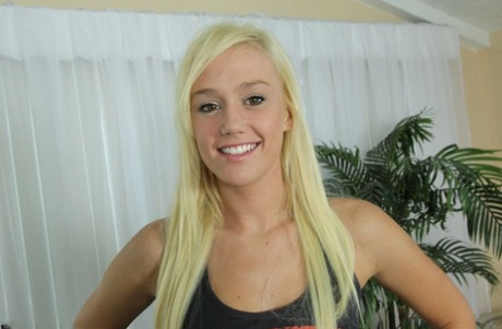 Molly Rae star sexy pics