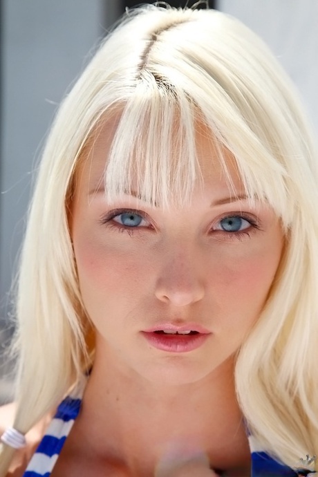 bébé blonde nu des photos