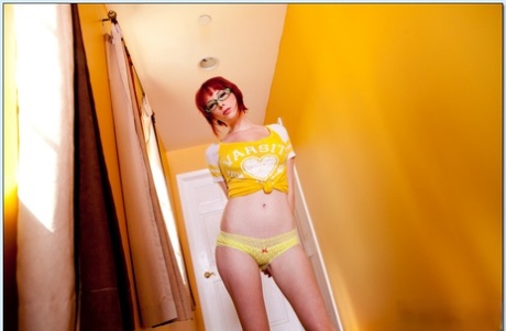 Zoey Nixon xxx star gallery