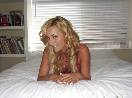 Nikki Seven model exclusive images