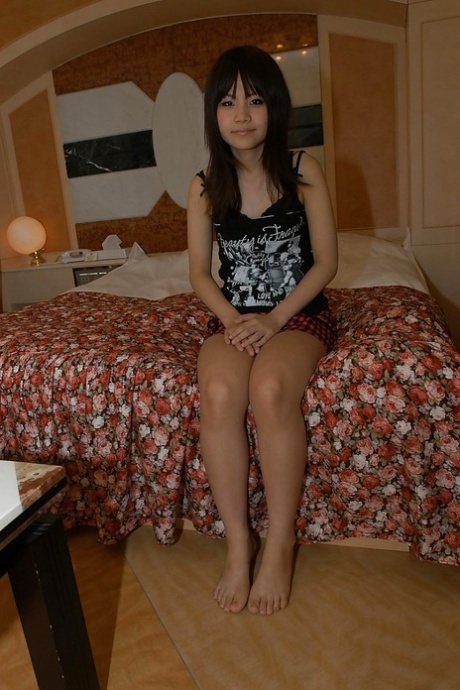 japanese feet naked photos