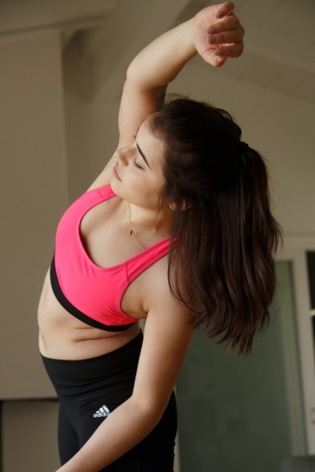 teen yoga pants hot naked pics