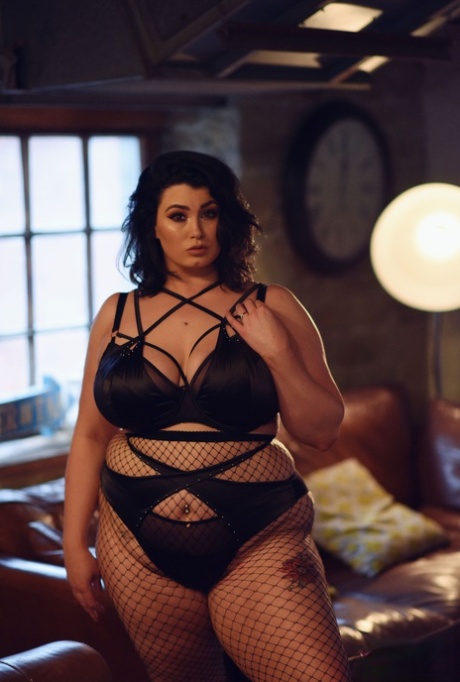 bbw brunette free nude gallery