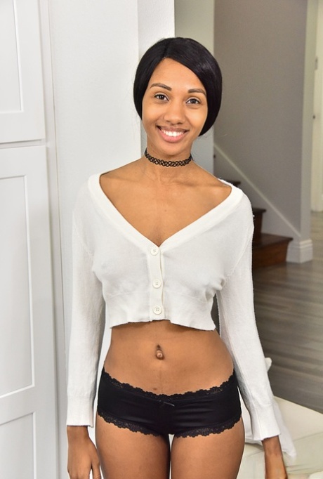 Alexis Avery model pic