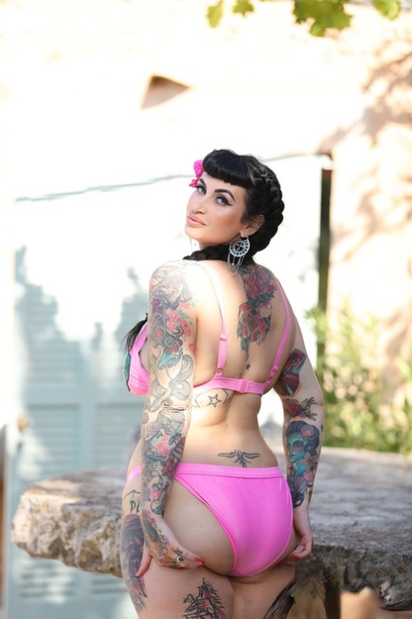 Cherry Pie naked pornstar photo
