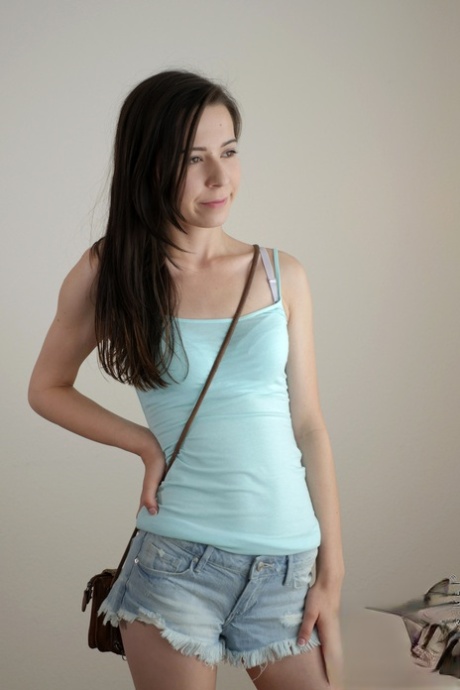 liten brunette porno img