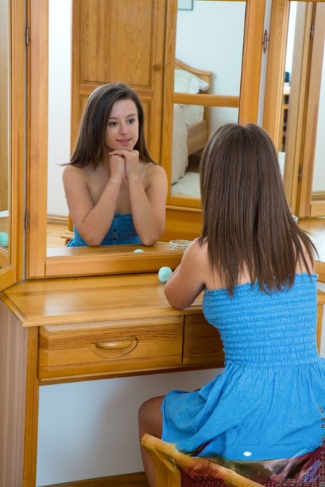 petite babe beautiful photo