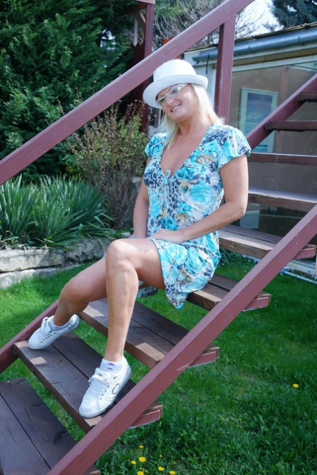 blonde glasses hot sex pic