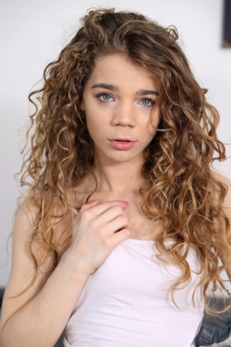 petite babe art porn gallery