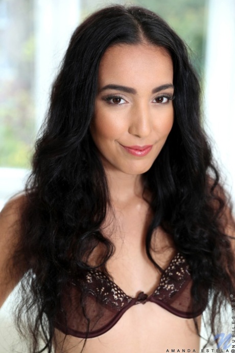 Amanda Estela nude model gallery
