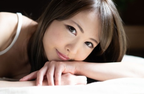 pretty face naked pic