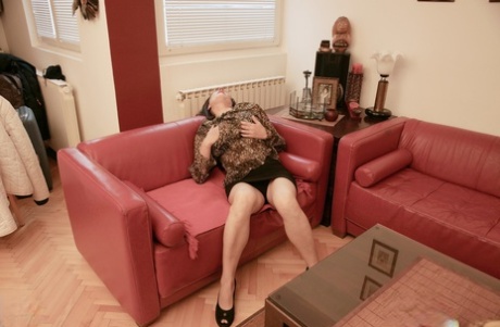 hairy wife free naked img
