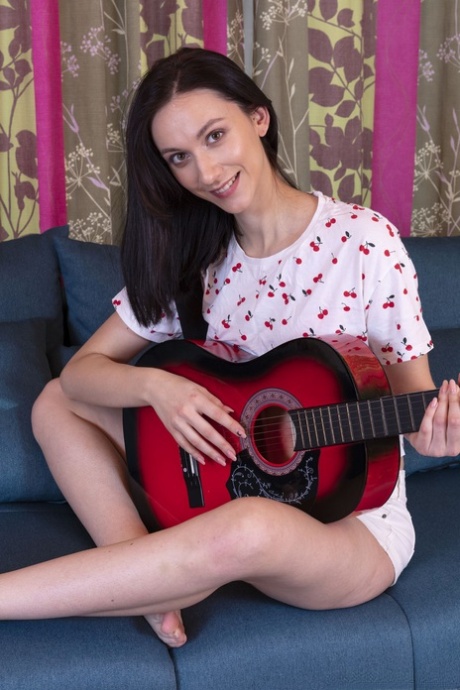 Shirley Mo exclusive model img